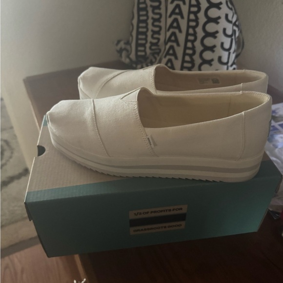 I only wear them once and they are too tight for me - Picture 3 of 9